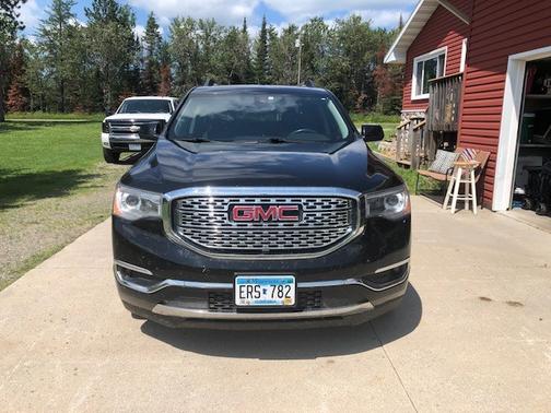 Photo 3 of 11 of 2017 GMC Acadia Denali